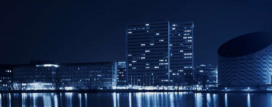 Maria Casino-banner med nattehimmel og mørke farver